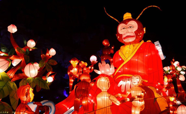 元旦期间泰山灯会老人和孩子凭身份证件免票啦!