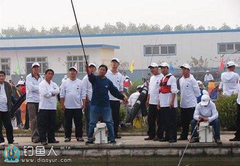 钓鱼技巧看化绍新如何评价邓刚的钓法