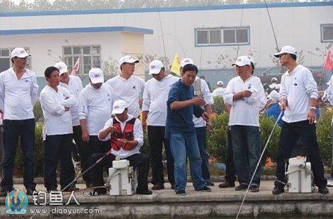 钓鱼技巧看化绍新如何评价邓刚的钓法