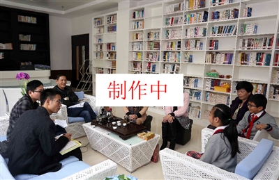 晋江市教育局携手本报走访候选老师。
