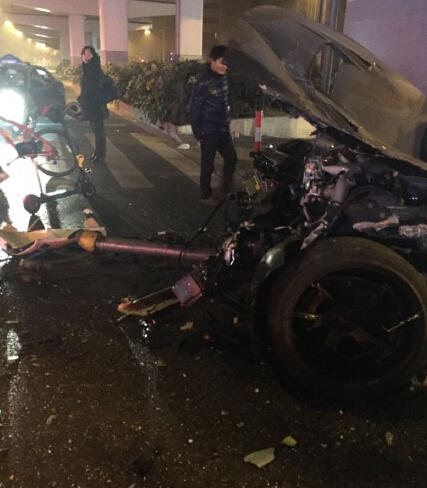 上海发生GTR等豪车车祸 事发时正网络直播开车