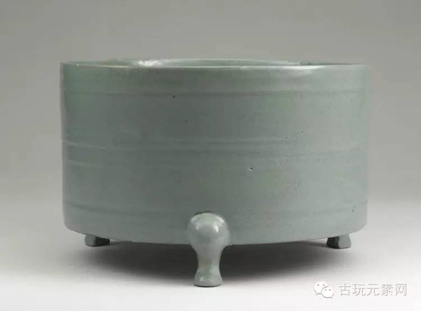 河南清凉寺北宋汝窑香炉 高:15.3cm直径:24.8cm