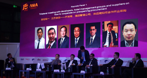 论坛现场,中国饭店业采购供应协会会长范光煜,及亚洲酒店论坛中心首席