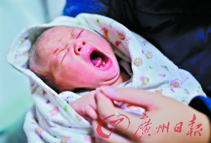 广州：女婴比预产期晚7天出生躲过罚款