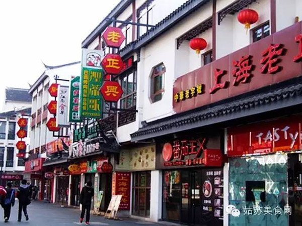 太监弄位于江苏省苏州市最繁华的步行街观前街中段南侧,是观前街的一
