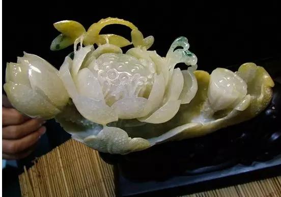 你知道为什么翡翠玉石雕刻经常用到莲花吗?
