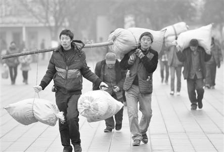 南京：活难找钱难挣 民工提前1个月返乡