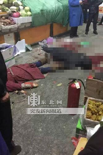 一对卖菜夫妻被害4日早上,黑龙江省黑河市嫩江县一商贸城内发生惨案