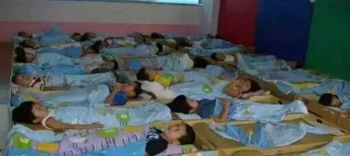 5岁男童幼儿园午睡时死亡, 原因让所有人都崩
