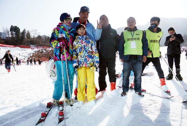 美女冠军吸眼球―世界冠军郭丹丹在韩城滑雪场