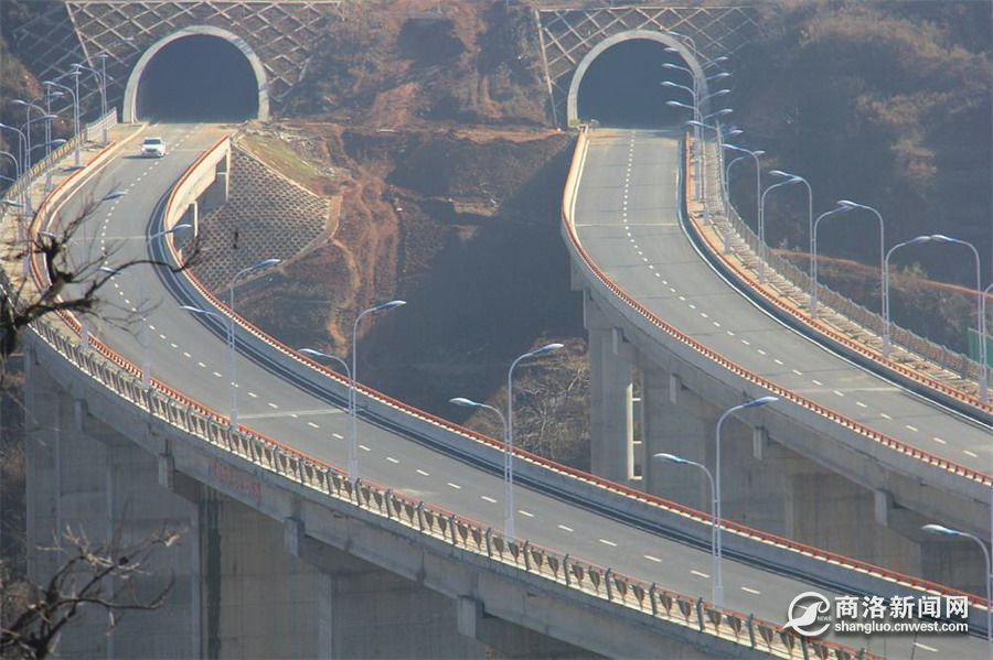 望望头上天外天走走脚下一马平川 商洛环城北路靓瞎了