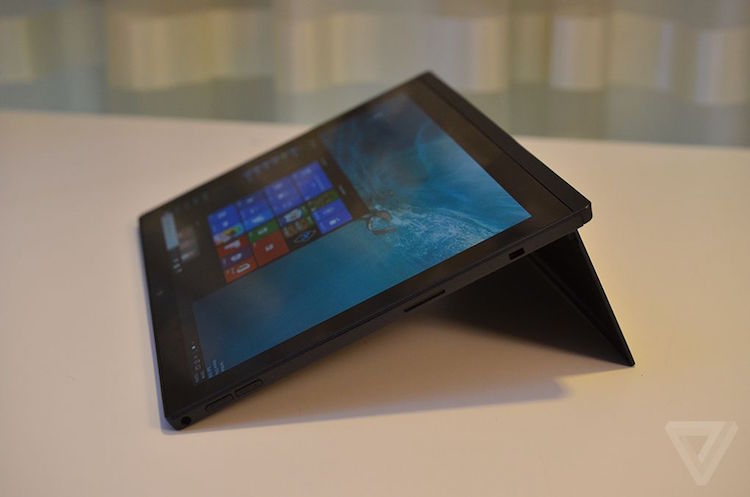 ThinkPad X1 Tablet ׿֧ LTE-A  Windows ƽԣ Core M  16GB RAM  1TB PCIe NVMe ڲ洢ģ顣ķֱΪ 21601440 ThinkPad ̣ϼ̺Լ 1.09 ǧˣƽԵĵԼ 0.79 ǧˣͬ͵ƽ£Կ Surface Pro