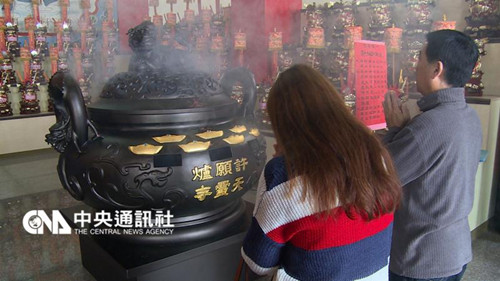 台湾一寺庙许愿炉“会说话” 吸引民众参拜(图)