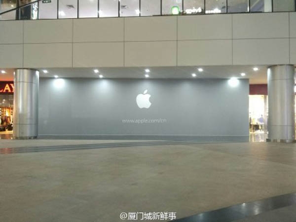 据微博@厦门城新鲜事 爆料,前段时间苹果厦门直营店进行围挡