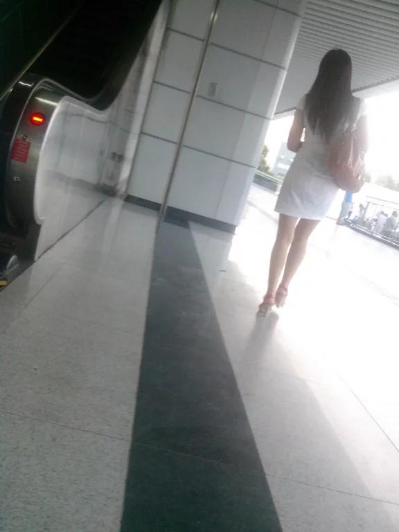 现代诗我女人地铁美腿和桃花盛开的地方