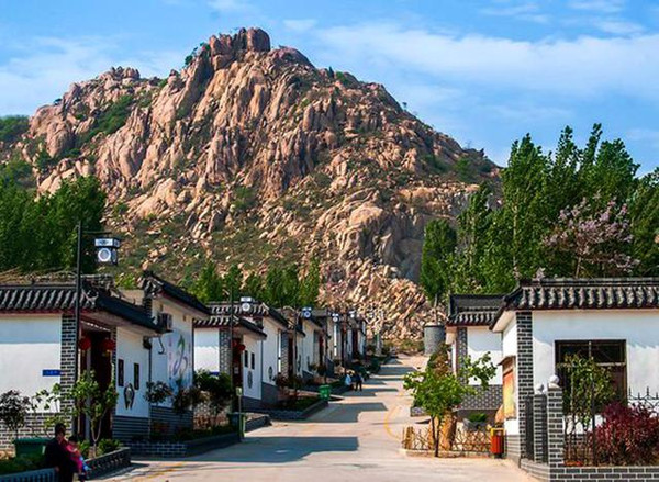 地址:曲阜市石门山镇 周边:村子北靠石门山风景区,西临自驾车露营地