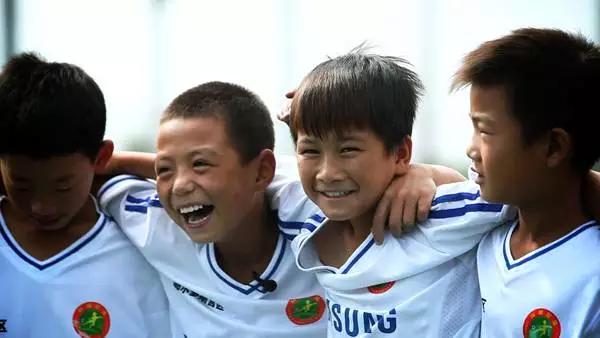 竞技节目《中国少年足球战队》首播获好评
