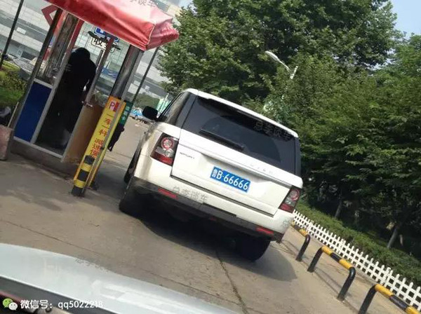 鲁b66666,白色路虎揽胜,吃得苦中苦才能开路虎!朋友圈很流行这句话!