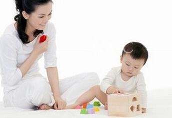 专门刺激0-1岁宝宝大脑发育的十个游戏(别错过