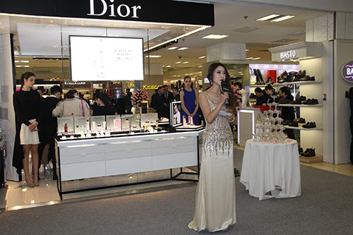 Dior香水化妆品石家庄新百广场专柜开业盛大揭