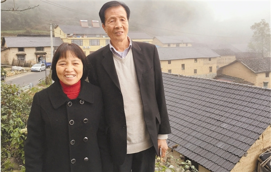 68岁华裔商人和农家女相恋 2人定居山村经营民宿