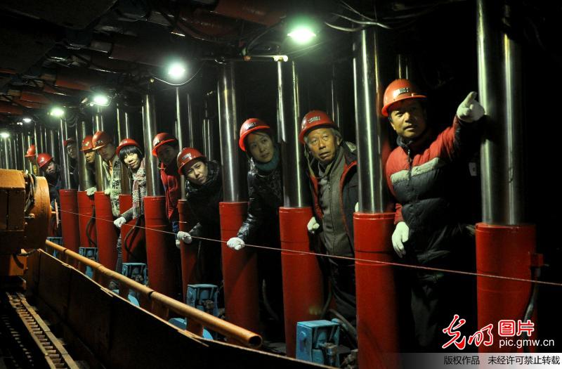 河北邯郸"煤海探秘"特色旅游受青睐(组图)