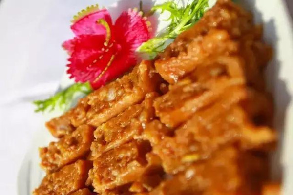 美食美客老板来一盘养马岛肉焖子