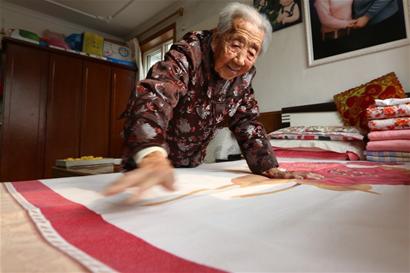 105岁老寿星打麻将70年手脑灵活 爱吃甜食(图)