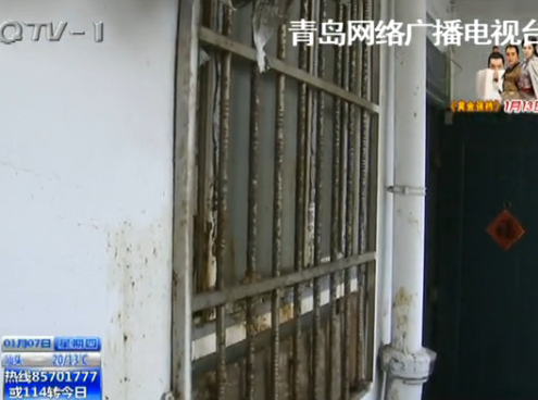 昨天早晨7点多,家住遵化路12号的杜女士,跟平时一样到厨房给孩子做早饭。没想到一拉开厨房门,一股恶臭就扑面而来,里面的情况简直惨不忍睹。