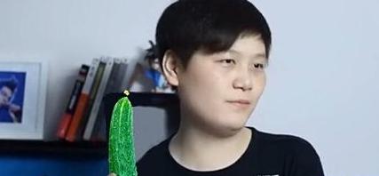为何谈及例外这个词?起小点的视频受众面其实是很广的,从各个不同的方面向观众诠释联盟中众多“逗比”的时刻,但这些仅仅用图片和文字来表达是苍白无力的,毕竟作为解说,把这些“逗比”汇集到一起那便是看点的诞生。作用二十三万人次的起小点比不上动辄上百万关注的解说们的微博,就现在来看这是要火的趋势,本年度搞笑视频王的封号给予起小点再合适不过。