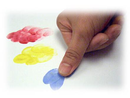 孩子们用自己的手指印加上一些简单的笔划,就可以绘画出无数生动活泼