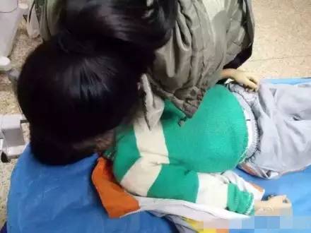 下沙9岁幼童上吊死亡父亲见他后一眼吧