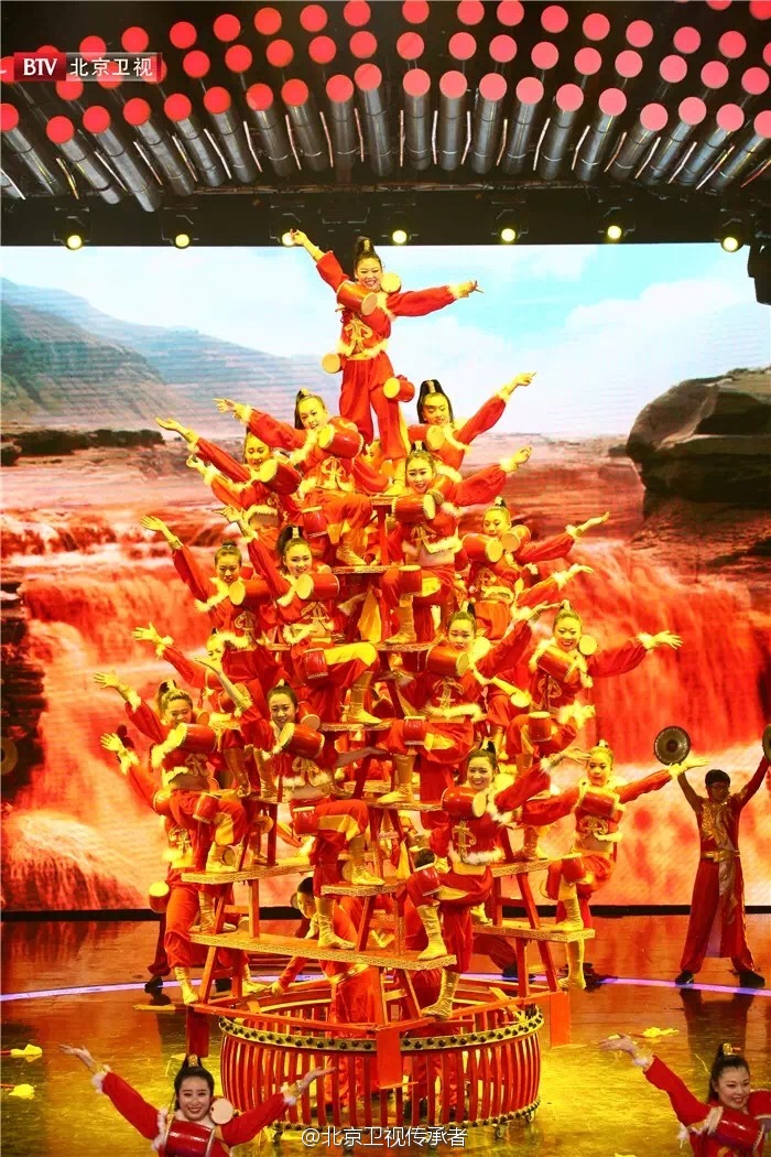 稷山高台花鼓是一种陈腐的汉族官方跳舞,相传是为祭奠农耕文化始祖后稷,由农夫发明的一种官方艺术模式。2008年,稷山高台花鼓作为奥运会揭幕式前文艺节目表态鸟巢。