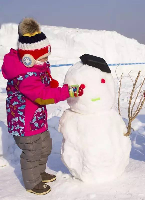 最嗨的堆雪人现场,孩子们都玩疯了!