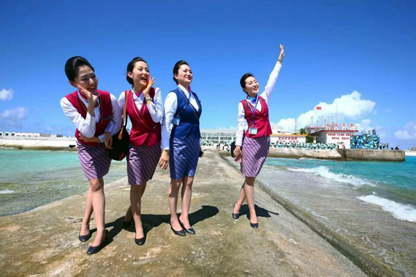 永暑礁新建机场位于中国南沙永暑礁上，是中国目前最南端的一座机场。