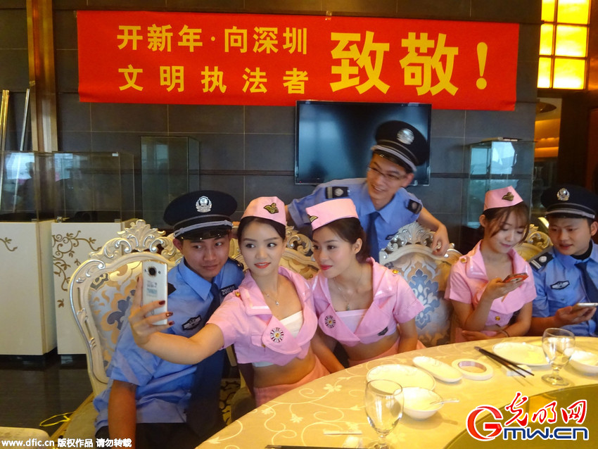 东莞:“空姐”服务“城管”称向深圳文明执法者致敬