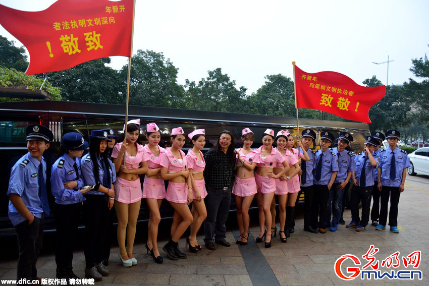 东莞:“空姐”服务“城管”称向深圳文明执法者致敬