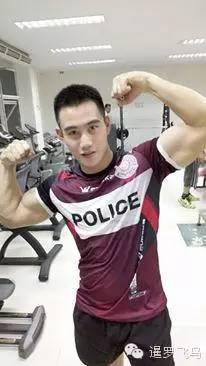 泰国帅气肌肉警察成网红,泰网友求被"抓"走