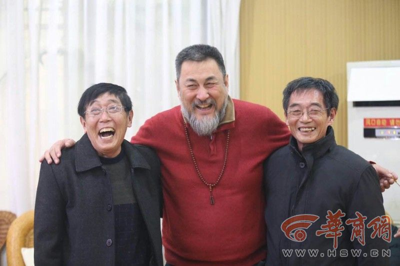 "关羽"扮演者陆树铭回渭南母校 铮铮硬汉落下眼泪(组图)从渭南走出去