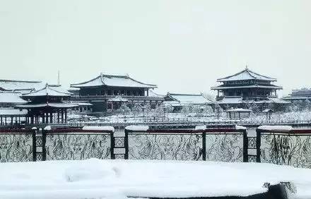 西安古城雪景图:一秒穿越