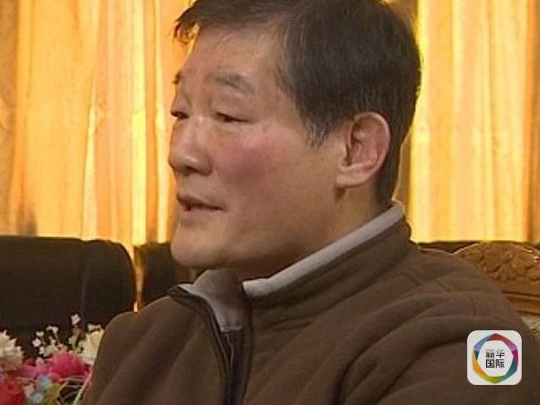 他称自己名为金东哲（音译），美间谍现年62岁，朝鲜归化入美国籍，押受<strong></strong>在美国的人道住址位于弗吉尼亚州费尔法克斯市。