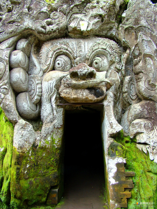 巴厘岛象窟寺旅游,感受最古老的的千年象窟遗迹