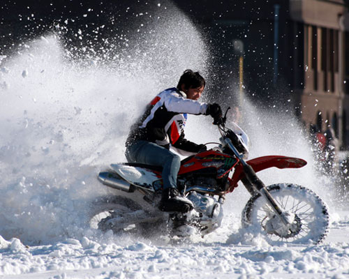 雪地摩托车越野锦标赛在承德举行 云集全国高手