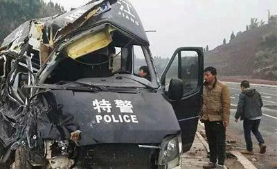 特警车与轿车相撞 撞车后应如何处理
