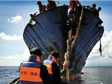 生死船:鲁荣渔2682号 亡命太平洋