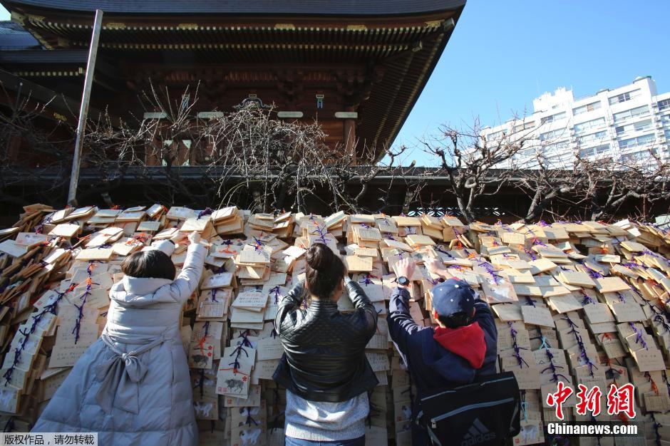 日本大学统一入学考试开考 学生和家长神庙祈福(组图)