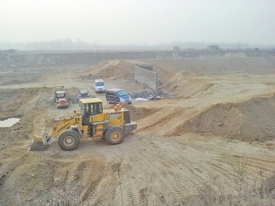 河南邓州在建垃圾场工地墙体倒塌 4名工人身亡