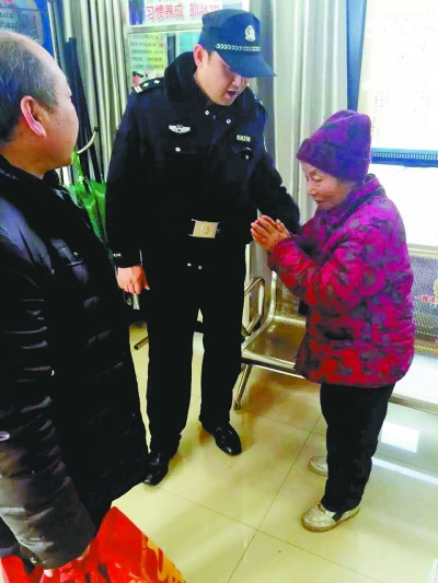 八旬老太为儿子送腊八粥迷路 网友表示戳中泪点