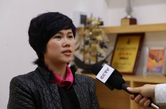 中山三乡泉林旅游山庄副总经理钟秀珍在接受cctv记者现场采访