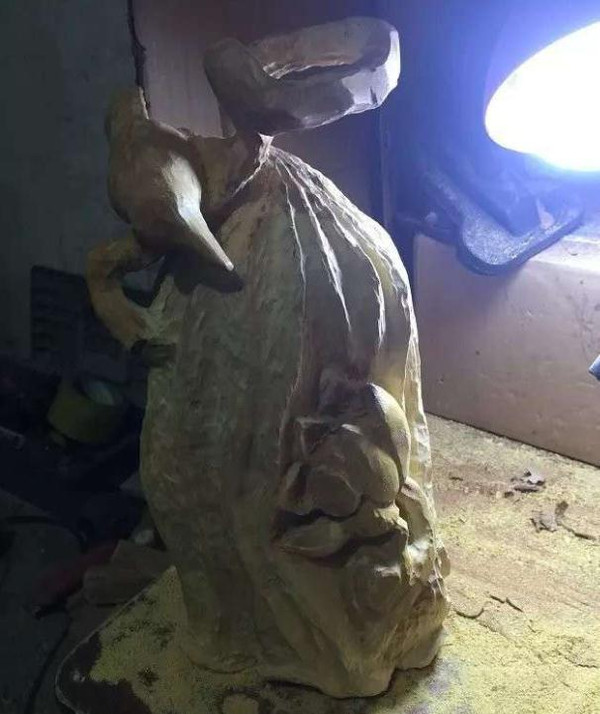 大开眼界!居然用破木头做出"留得枯荷听雨声"